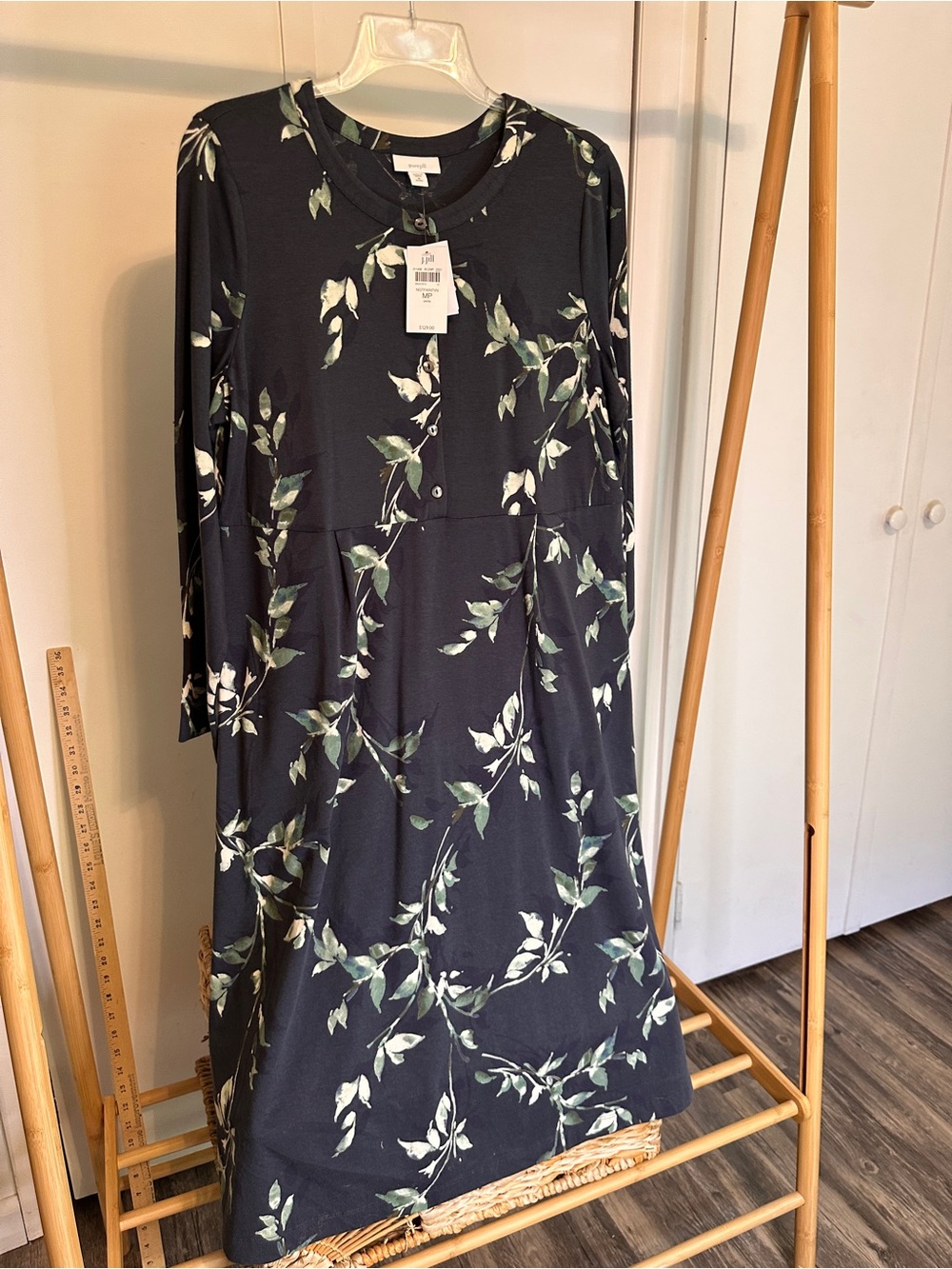 Women's‎ Black Floral Long-Sleeve Midi Dress medium petite